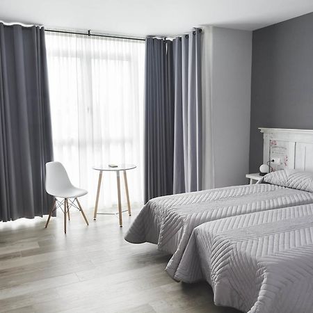 Hotel Mica Palas de Rei Bagian luar foto