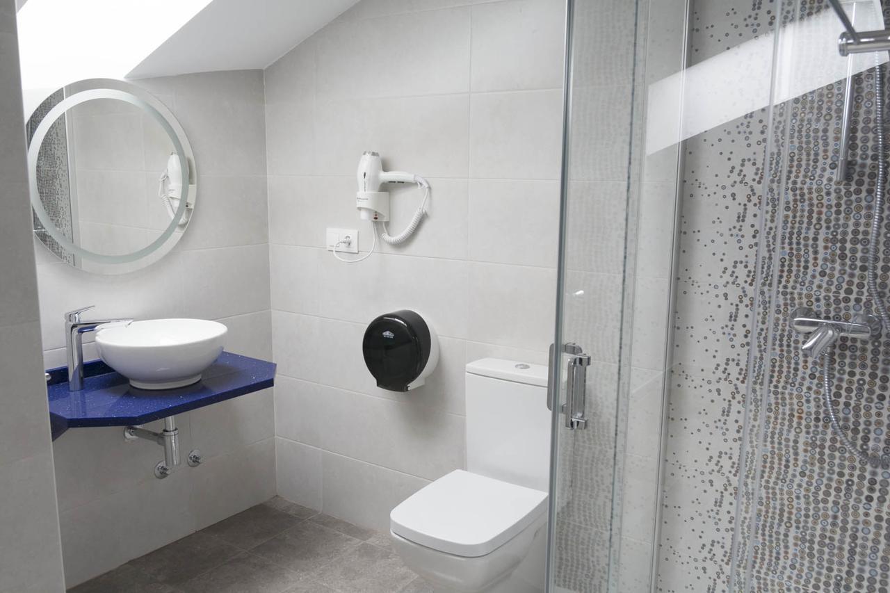 Hotel Mica Palas de Rei Bagian luar foto
