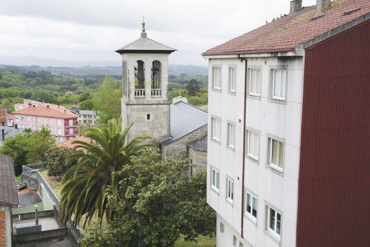 Hotel Mica Palas de Rei Bagian luar foto