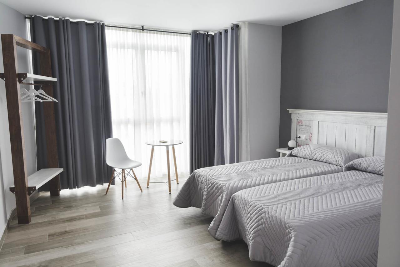 Hotel Mica Palas de Rei Bagian luar foto