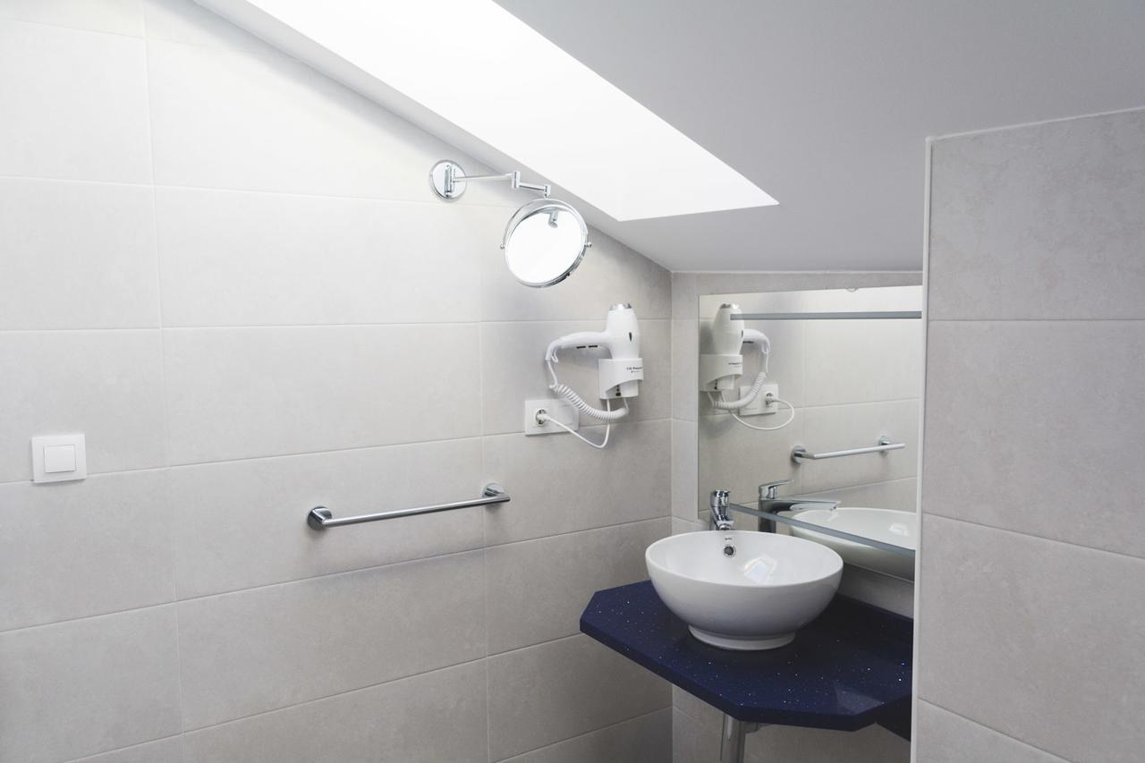 Hotel Mica Palas de Rei Bagian luar foto