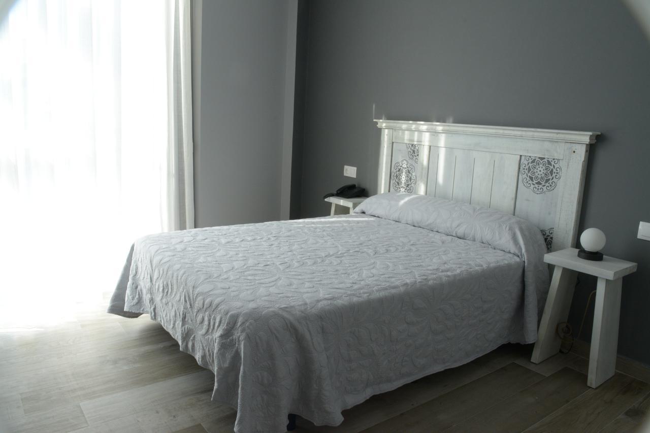 Hotel Mica Palas de Rei Bagian luar foto