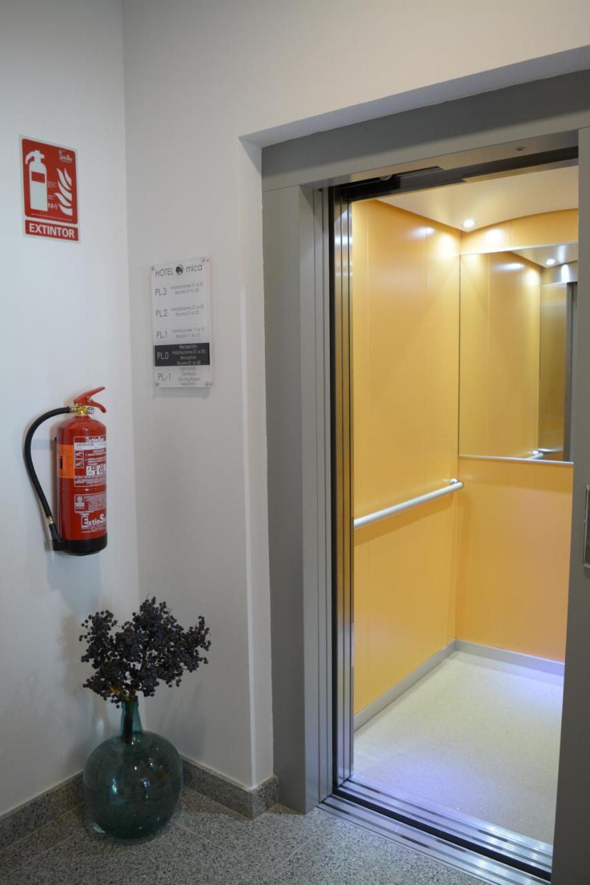 Hotel Mica Palas de Rei Bagian luar foto